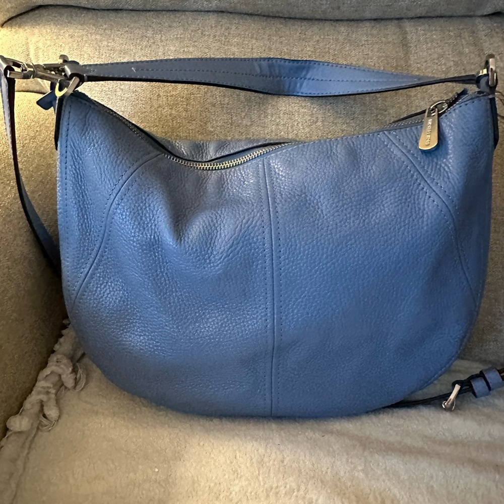 Michael Kors purse. - Picture 4 of 5